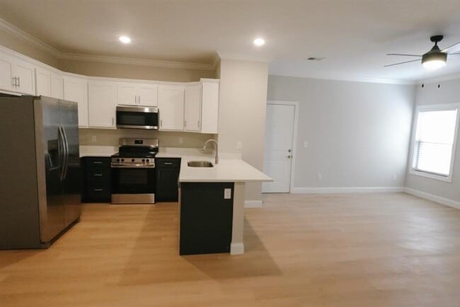 Building Photo - Laurel Ridge