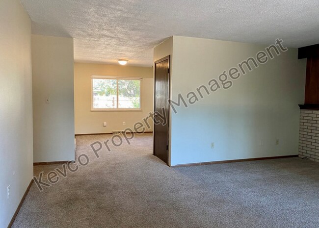 Foto del edificio - 2805 Redwing Rd
