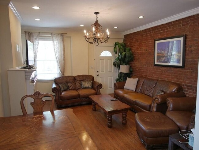 Building Photo - Renovated 5 Bed / 3.5 Bath in South End – 1,836 Sq Ft – W/D in Unit – 9/1