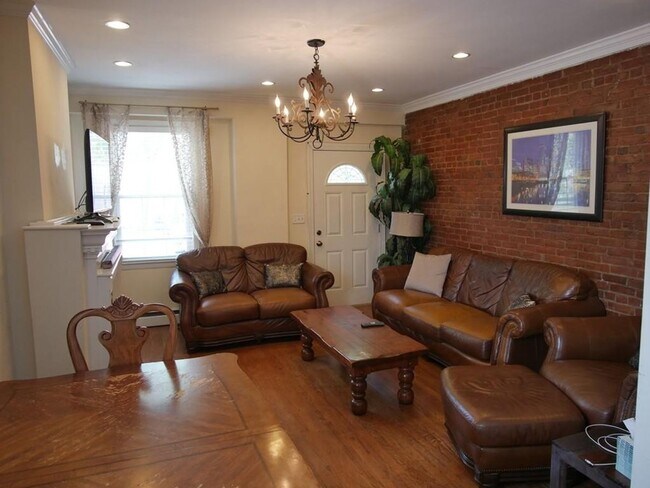Foto del edificio - Renovated 5 Bed / 3.5 Bath in South End – 1,836 Sq Ft – W/D in Unit – 9/1