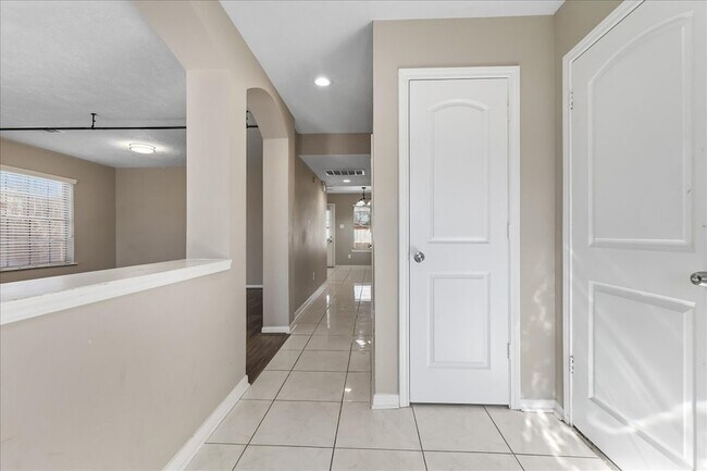 Foto del edificio - 16218 Bunker Ridge Rd