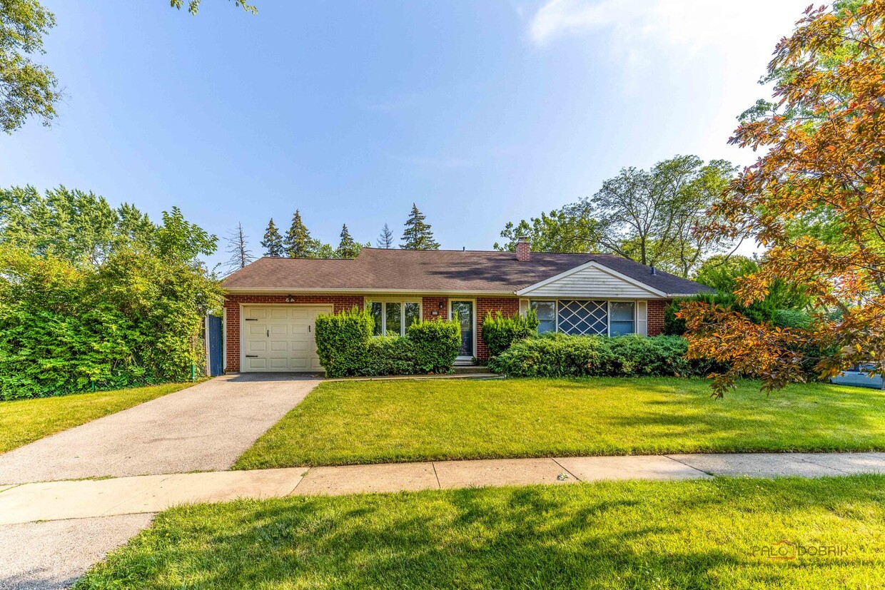 Primary Photo - 697 Hickory Dr