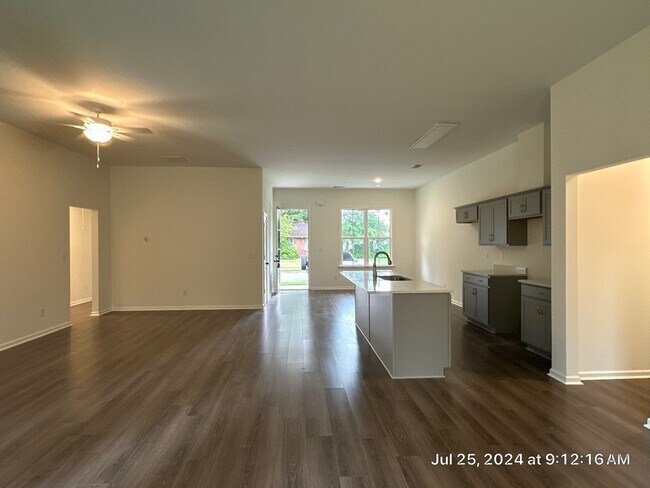 Building Photo - 3272 Highland Park Pl