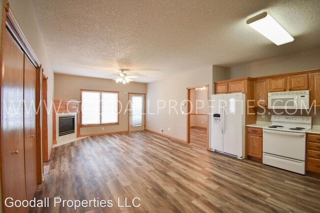 Building Photo - 2 br, 2 bath House - 1325 SE Florence Dr #207