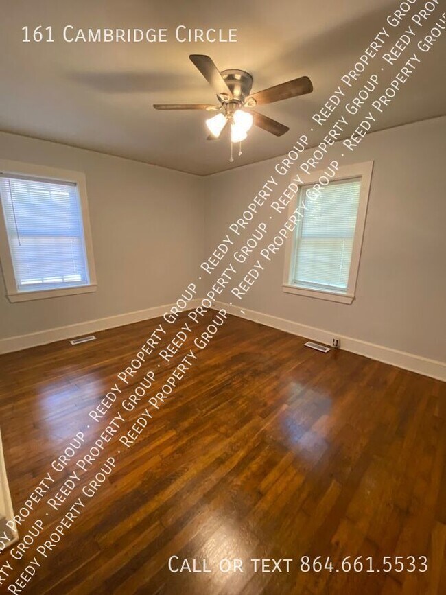 Foto del edificio - updated one bed/one bath duplex available ...