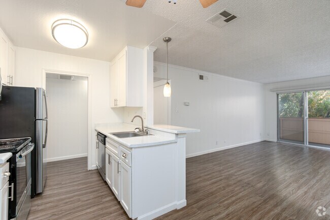 Interior Photo - Palm Lake