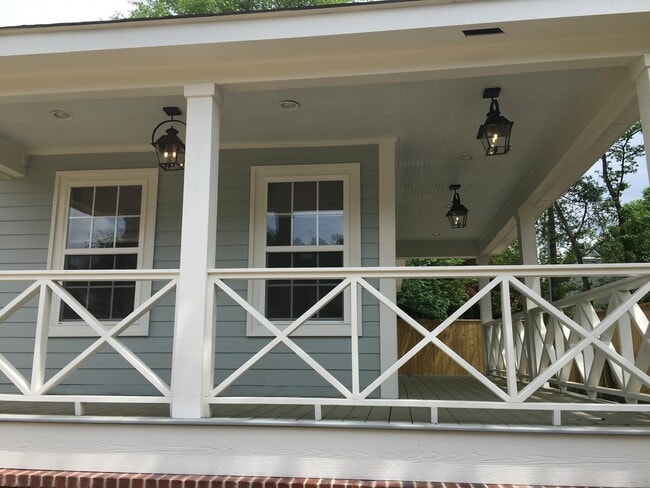 Building Photo - Cottage living in the historic COOPER YOUN...