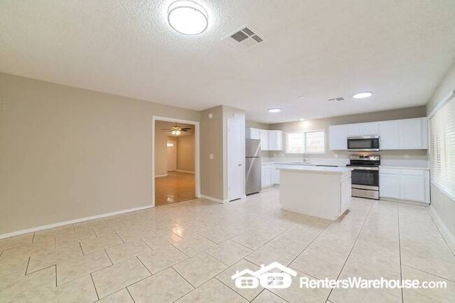 Building Photo - 4 Bedroom 2 Bath Glendale Home with Pool
