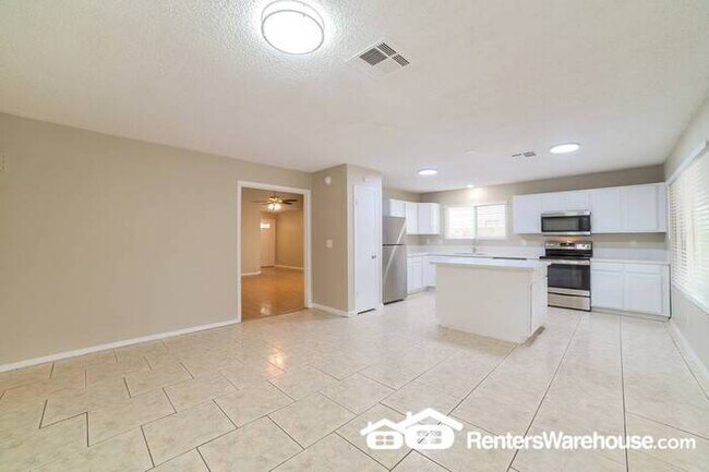 Foto del edificio - 4 Bedroom 2 Bath Glendale Home with Pool