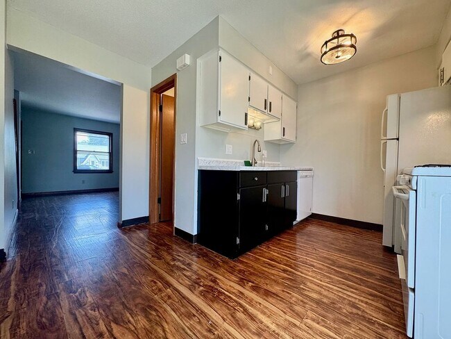 Foto del edificio - 804-810 Powell Ave