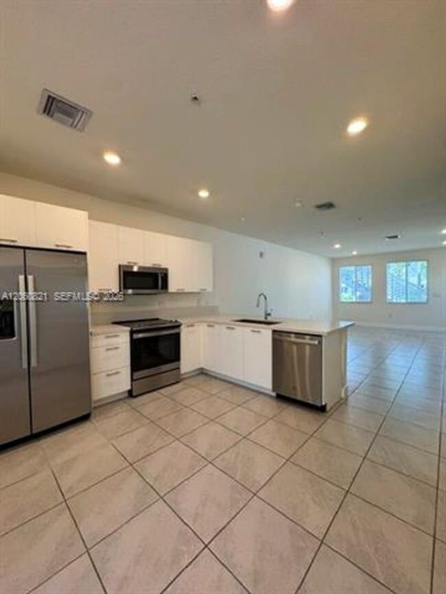 Building Photo - 10270 NW 66th St