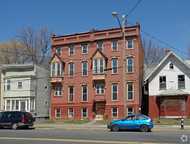 Building Photo - 523-525 Clinton Ave