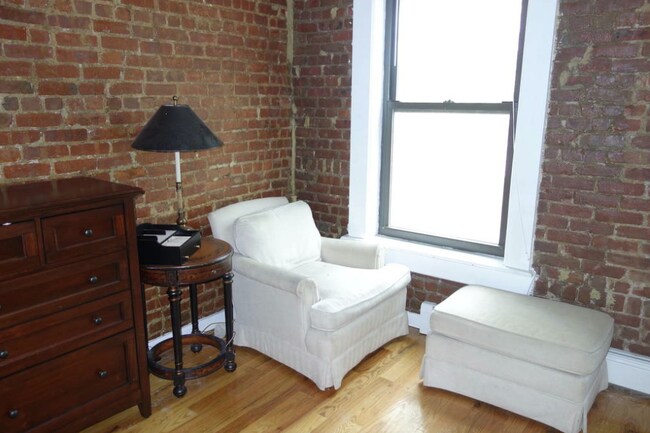 Building Photo - 289 Alexander Ave