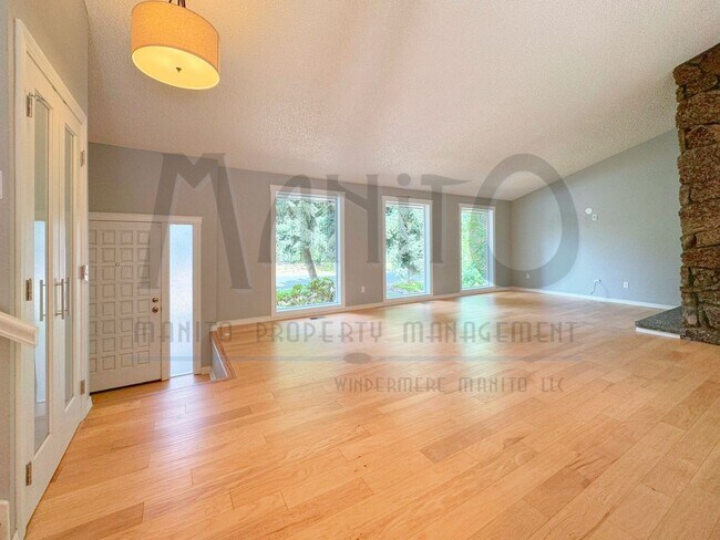 Building Photo - Entertainer's Delight - Sprawling South Hi...