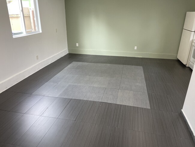 Foto del edificio - 8025 White Oak Ave