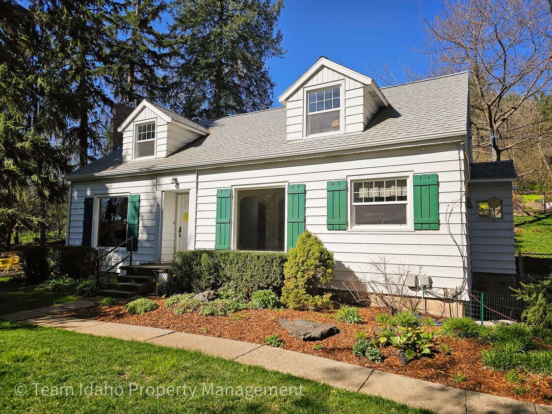 Foto principal - Pet friendly 3Bed/3Bath Single Family Home...
