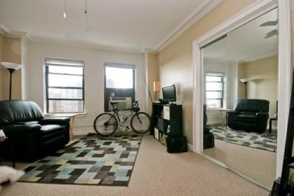 Primary Photo - 444 W St James Pl