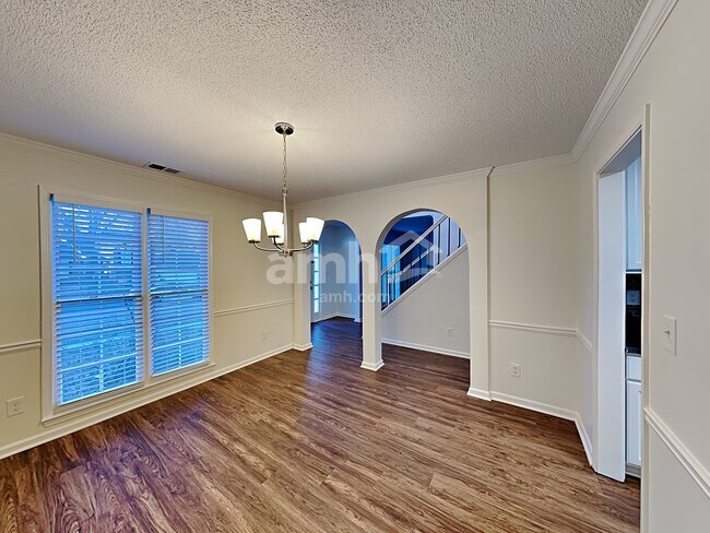 Foto del edificio - 5050 Rodrick Trail