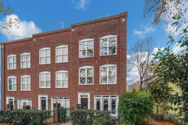 Building Photo - 703 W Lane St