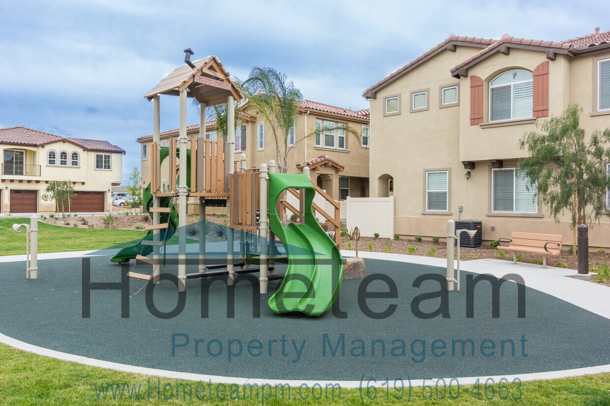 Foto principal - 3 BR/ 2.5 BA 1621 SQFT Otay Ranch Townhome...