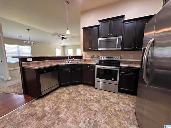 Building Photo - 480 River Crest Dr N