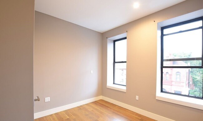 Building Photo - 437 Throop Ave
