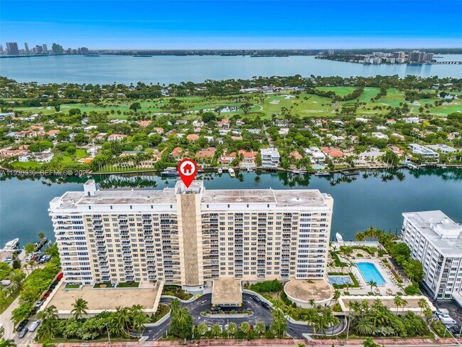 Foto del edificio - 5600 Collins Ave