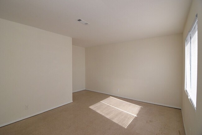 Building Photo - 4 Beds/2 Baths - All Electric - Section 8 OK