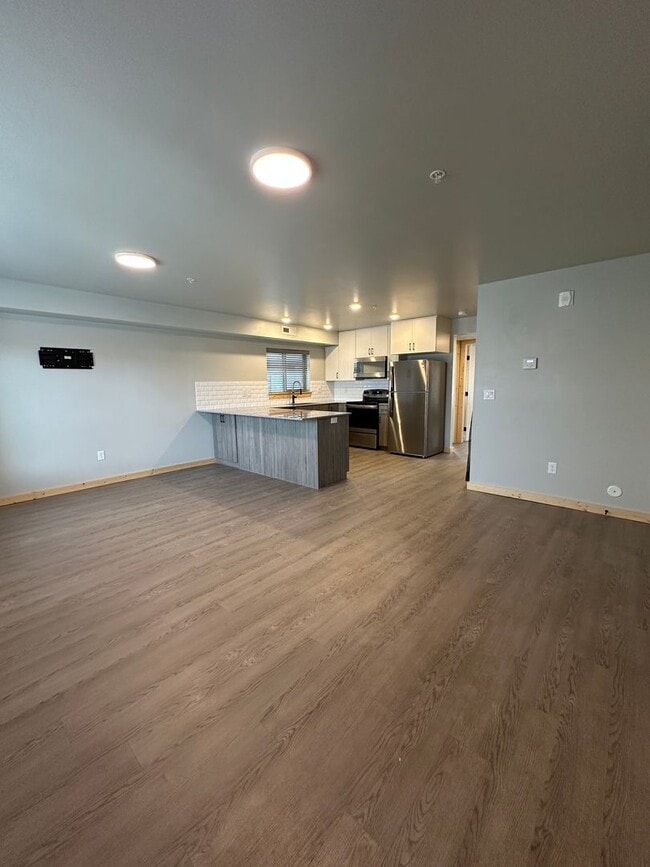 Building Photo - 2 Bed, 1 Bath at Teton River Flats! $200 OFF FIRST MONTH'S RENT!!!