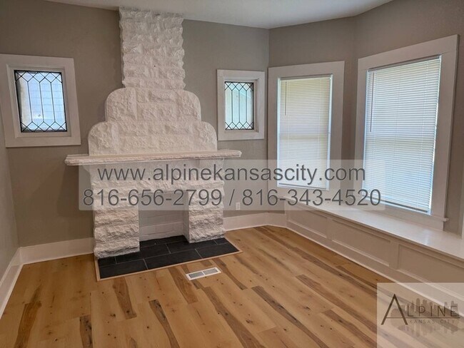Foto del edificio - Updated Midtown Home Available