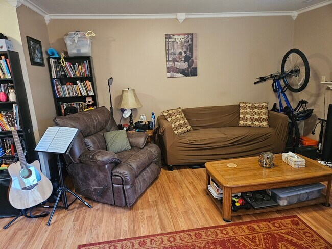 Foto del edificio - 584 Cromwell Ct