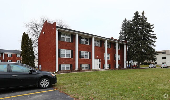 Red Coach Apartments Baldwinsville Ny Primary Photo Red Coach Apartments
