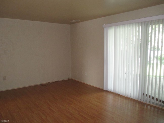 Foto del edificio - 3 br, 1.5 bath Townhome - 136 Coralwood Rd