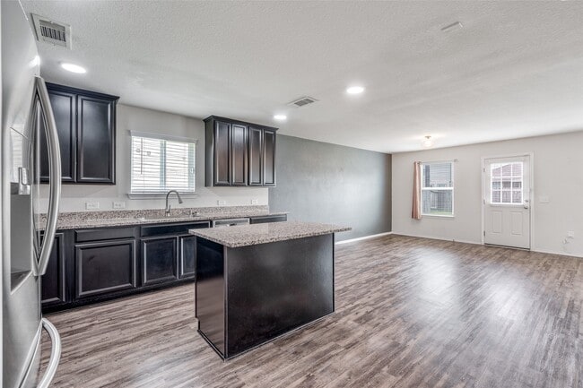 Foto del edificio - 5722 Basin Ranch Ln