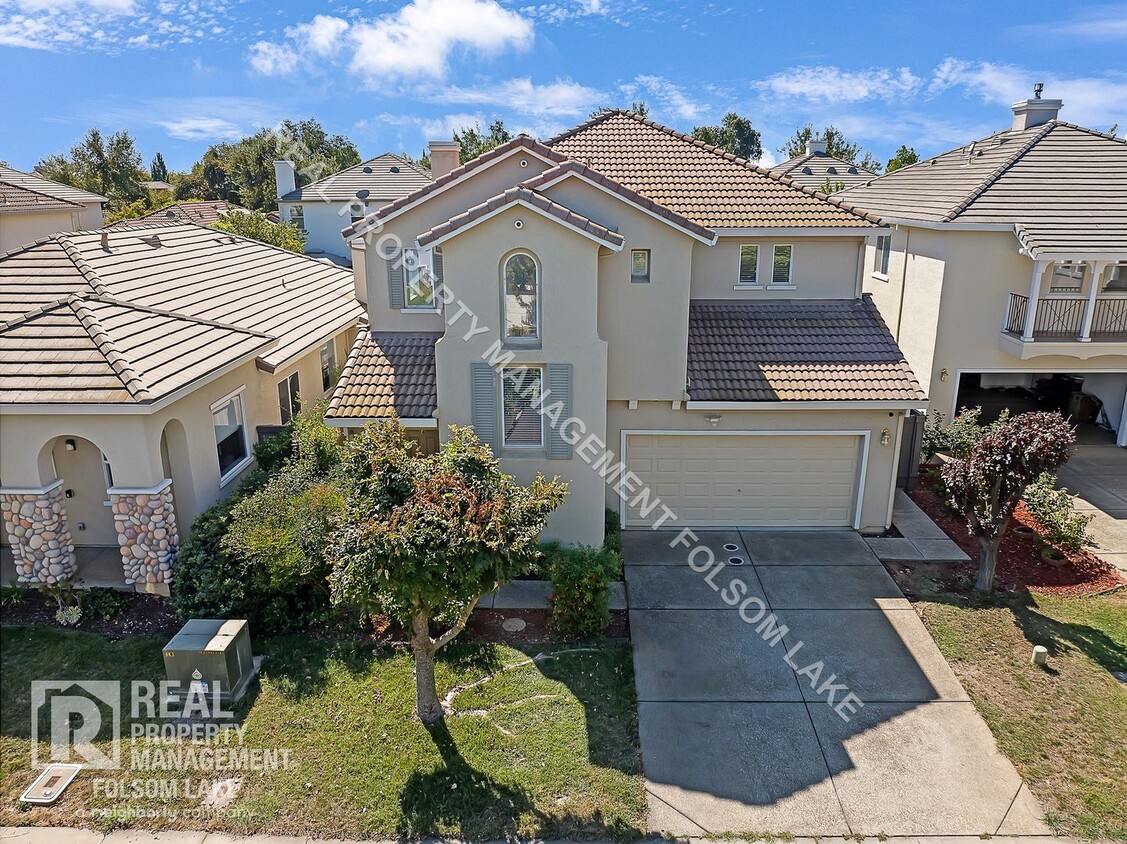Primary Photo - Spacious 4 bedroom 3 bath home in Anatolia