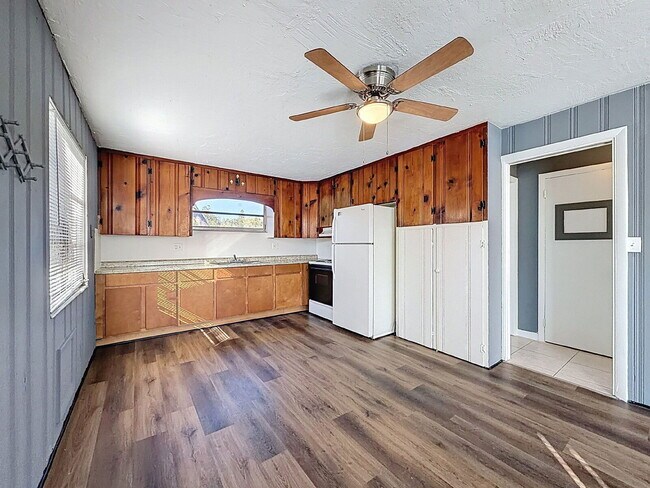 Foto del edificio - 652 East Harbor Dr S