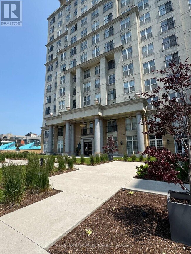 Building Photo - 135 James St S