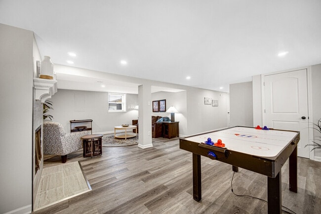 Building Photo - 560 Kathleen Dr