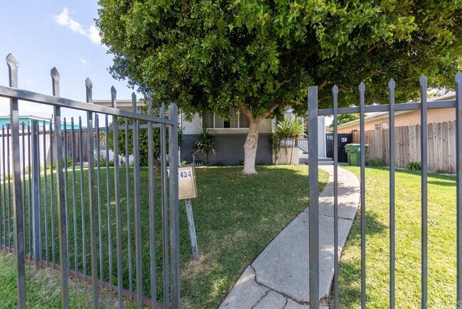 Foto del edificio - 12434 S Vermont Ave