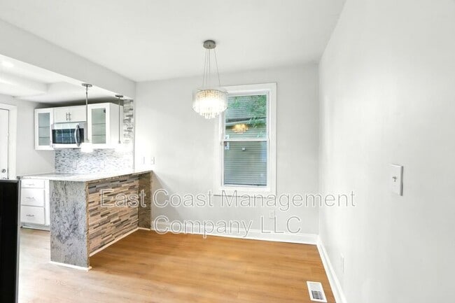 Building Photo - 3103 Rosekemp Ave
