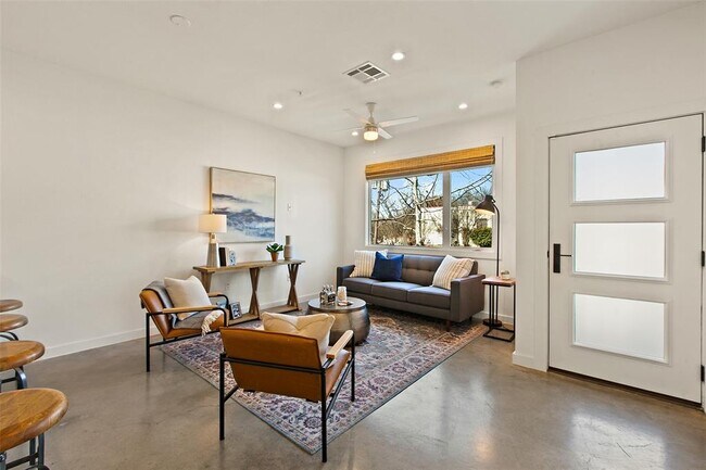 Foto del edificio - 1021 1/2 E 38th St