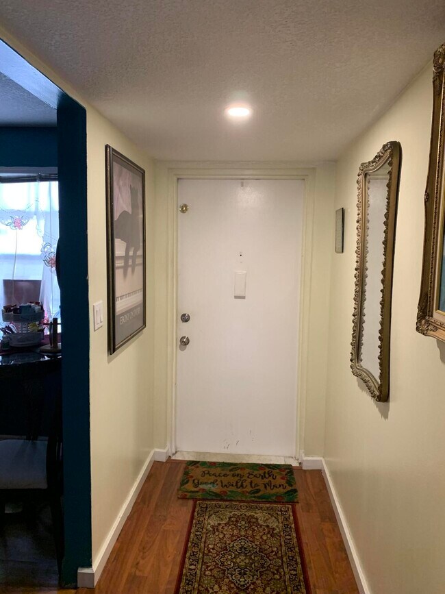 Building Photo - 7887 Golf Cir Dr