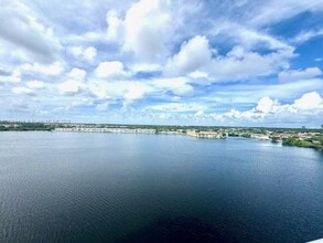 Building Photo - 1301 NE Miami Gardens Dr