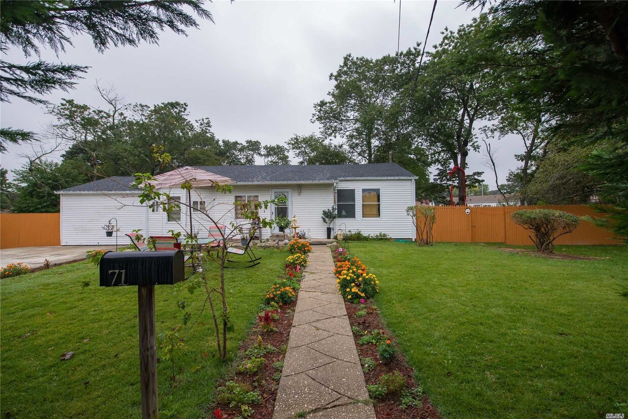 71 Doolittle St, Brentwood, NY 11717 House for Rent in Brentwood, NY