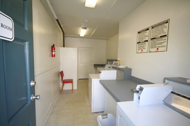 Building Photo - Oak Tree Apartment Homes