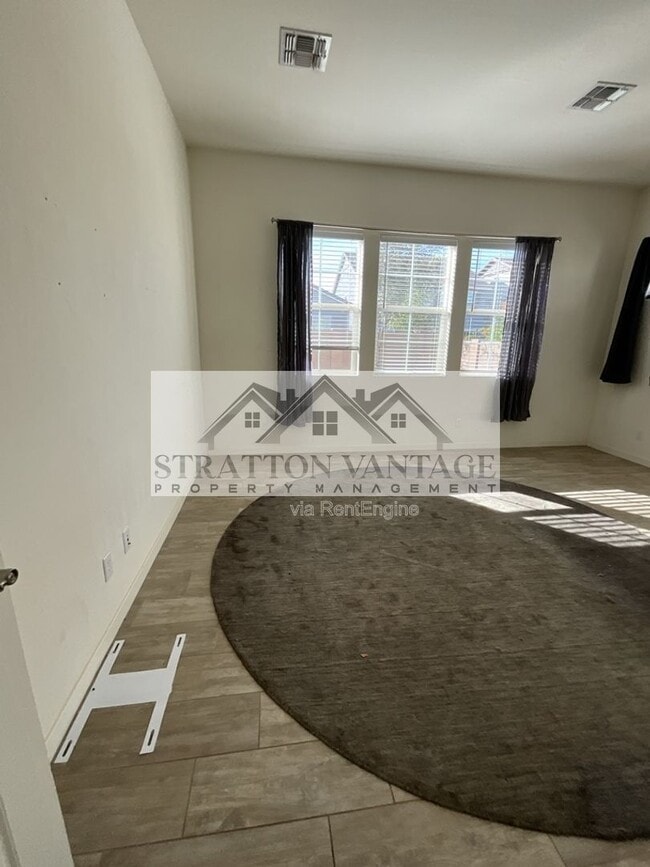 Building Photo - 10155 E Naranja Ave