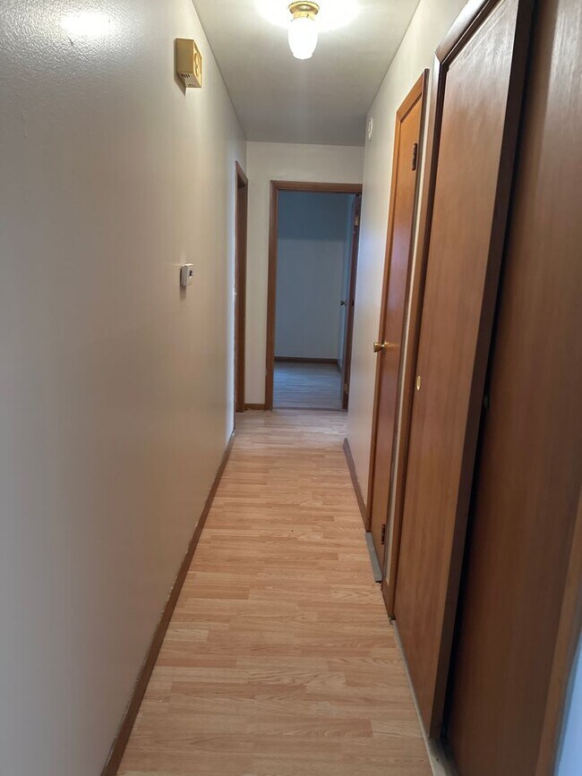 Building Photo - Lawrence street apartments 2