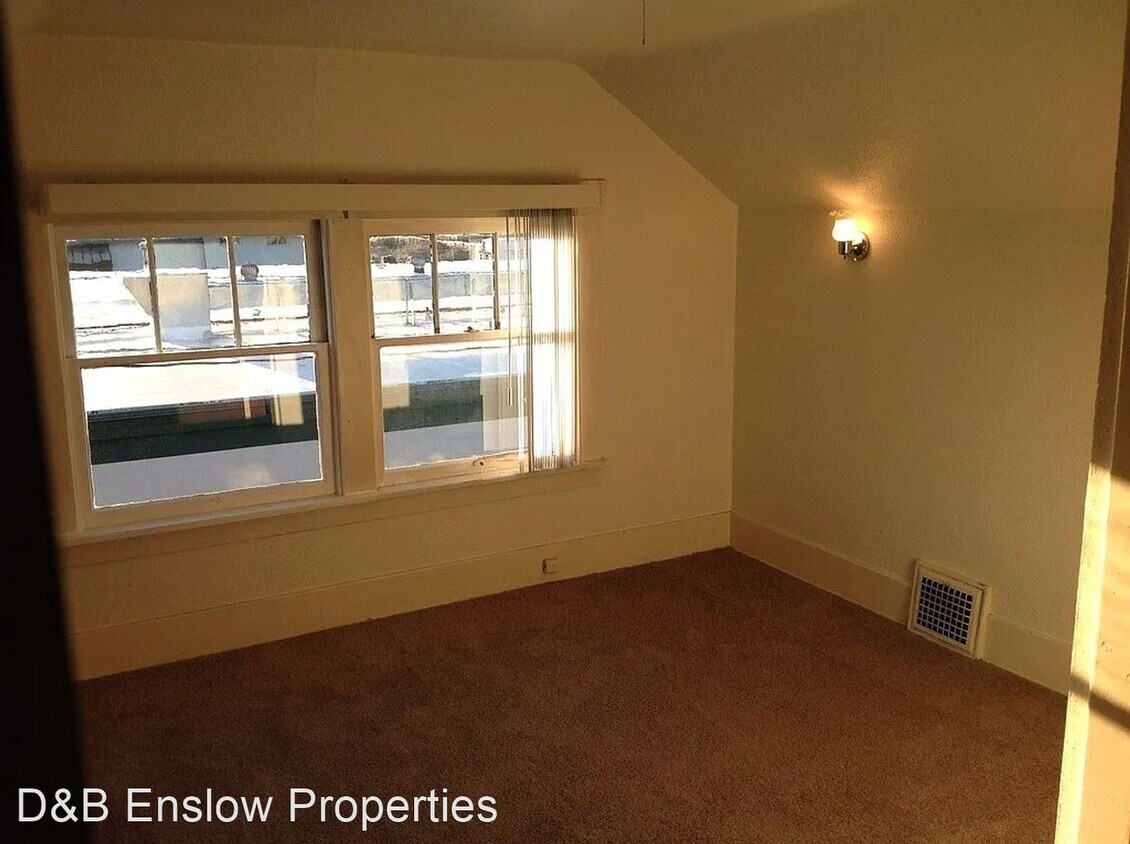 Foto del edificio - 15721 Main St E