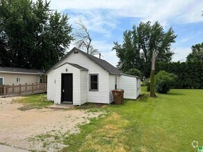 Building Photo - 106 Ash St