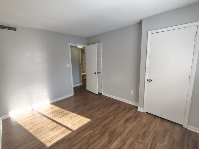 Foto del edificio - 600 Reusens Rd